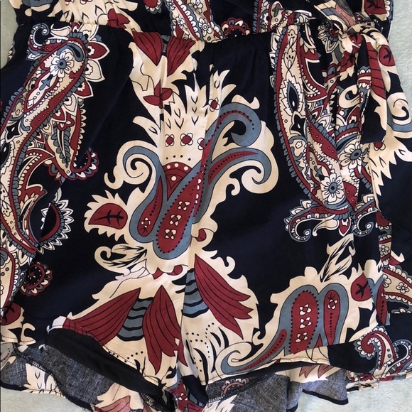 NWOT! Romper - Picture 3 of 4